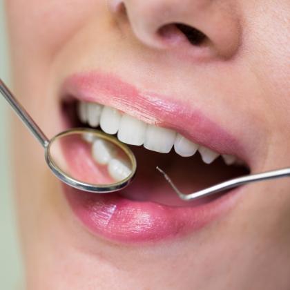 A fogászati góc: Hajhullás, bőrpanaszok, ízületi fájdalom?