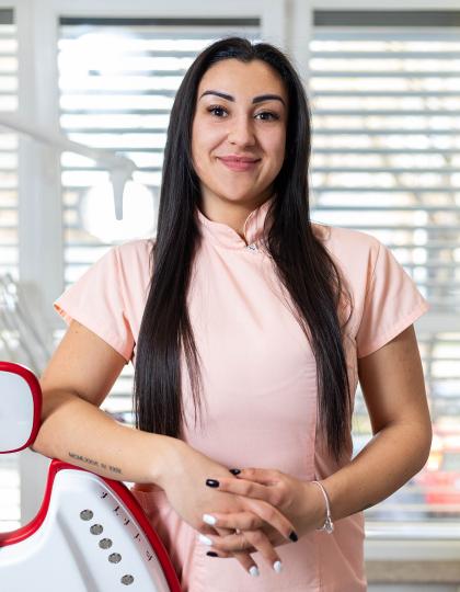 Balogh Tünde - Vezető fogászati asszisztens Balogh Tünde - Vezető fogászati asszisztens